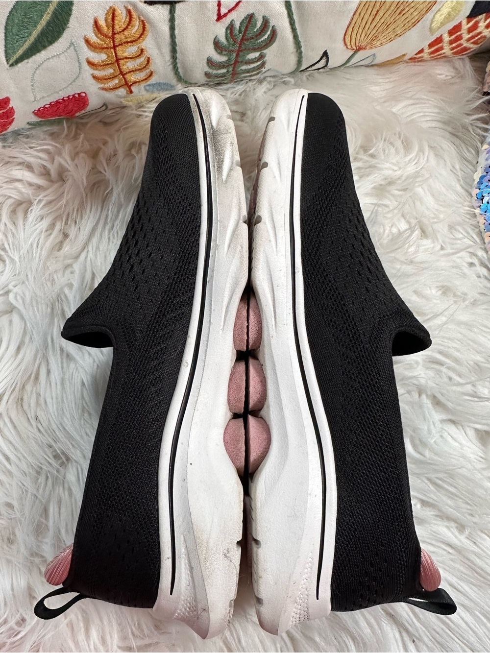 Skechers • Go Walk 7 Lightweight Slip On Sneakers - Picture 6 of 12